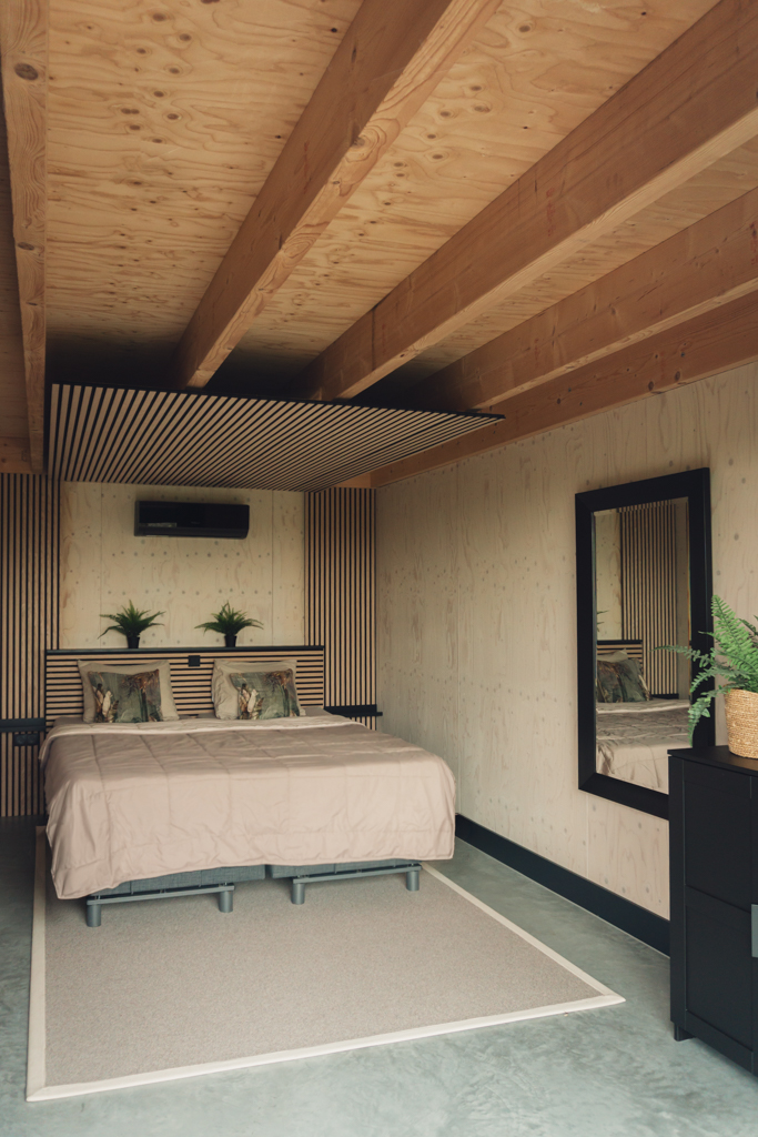 Slaapkamer in de zorgwoning van CorinaCare Rustige en sfeervolle slaapkamer in de zorgwoning van CorinaCare.